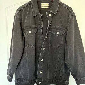 Madewell Oversize Trucker Jean Jacket in Washed Black / Size Medium